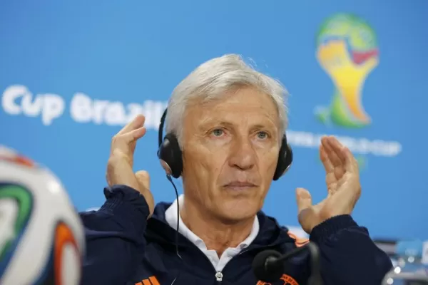 Pekerman jugó al misterio y entrenó a puertas cerradas