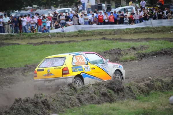 De atrás los apuran en el Provincial de rally