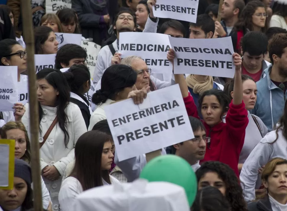 PLAN DE LUCHA. Docentes universitarios debatirán hoy nuevas protestas. la gaceta / foto de jorge olmos sgrosso (archivo)