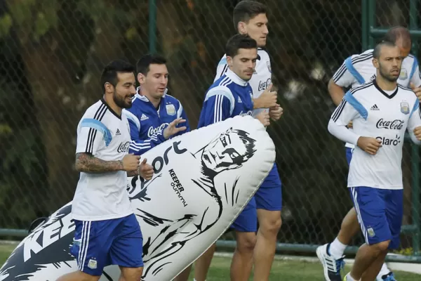 Lavezzi entrenó con los titulares y será el único cambio para jugar contra Suiza