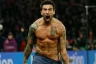 La tribuna femenina le dice piropos a Lavezzi por Twitter