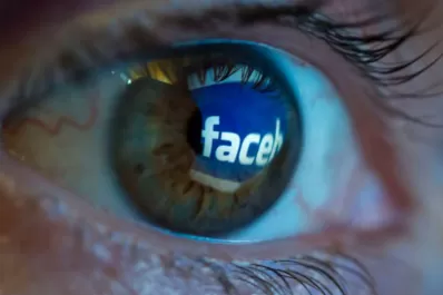 Facebook experimenta con sus usuarios