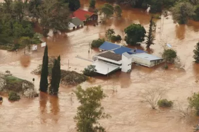 Ya son 14.000 los evacuados por las inundaciones en el Litoral