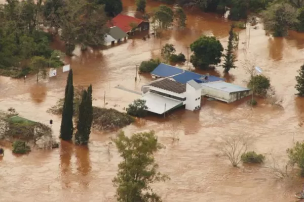 Ya son 14.000 los evacuados por las inundaciones en el Litoral
