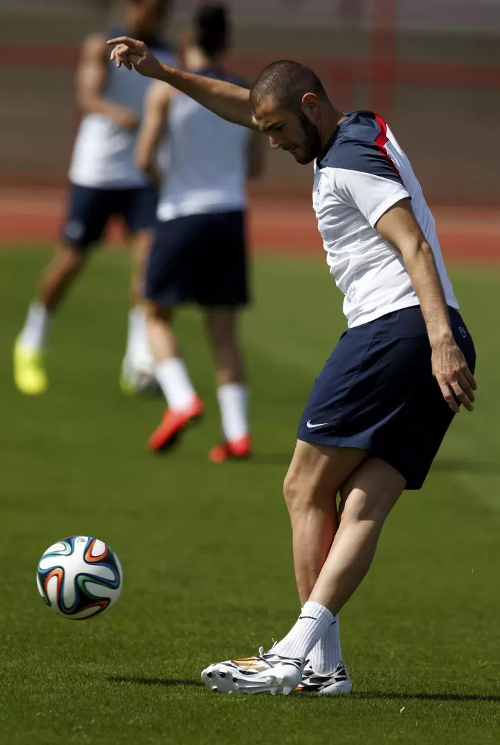 LETAL EN EL ÁREA Y EL VESTUARIO. Benzema se transformó en una pieza fundamental en el equipo y en el vestuario francés. REUTERS