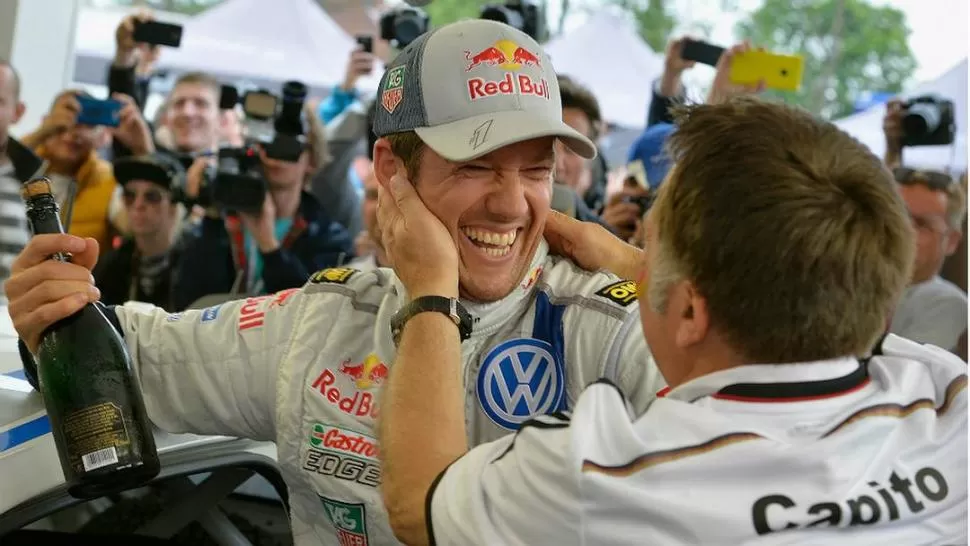 Ogier festejó en Polonia y se escapa en el certamen