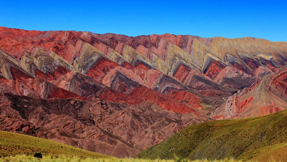 BELLEZA NATURAL. Las serranías de Hornocal son uno de los atractivos de la Quebrada de Humahuaca. FOTO ARCHIVO