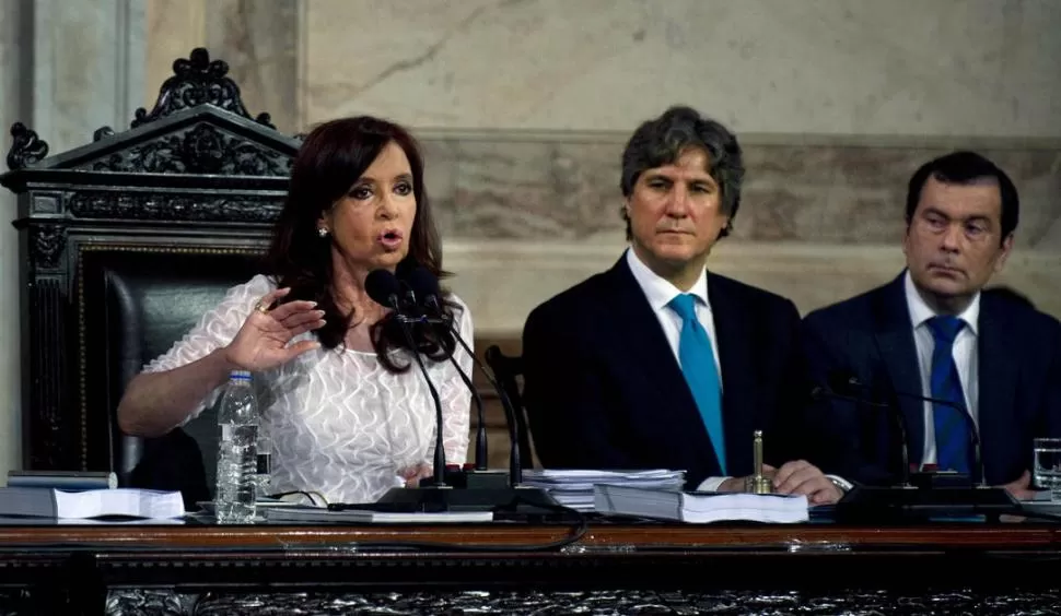 EN EL CONGRESO. La Presidenta habla junto a Boudou, en la apertura de Sesiones Ordinarias, el 1 de marzo. télam (archivo)