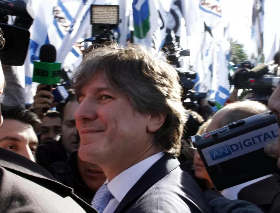 CITADO POR LIJO. Boudou intentó mostrarse distendido el martes 10 del corriente, cuando llegó a Tribunales. reuters 