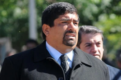 Brito, complicado por varias obras y empresas truchas