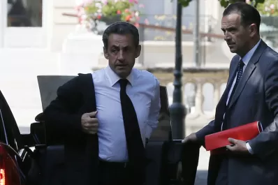 Detienen a Sarkozy para interrogarlo por un caso de tráfico de influencias