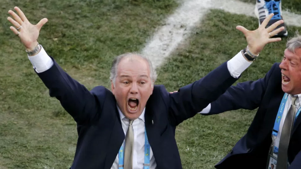 FELICIDAD. El grito de Sabella, luego del gol de Di María que salvó a la Argentina. REUTERS