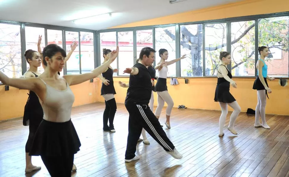 EN ACCIÓN. Durante diez días, Lozano trabajará intensivamente en dos turnos en Estudio Bajo Jardín.  la gaceta / foto de hector peralta