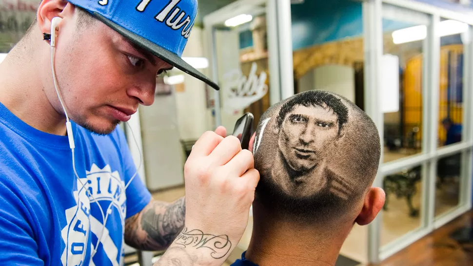 De la cabeza por Lionel Messi