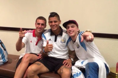 Agüero y Rojo casi llegan a las piñas por culpa del Polaco