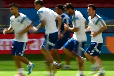 Sabella probó con Demichelis y Basanta