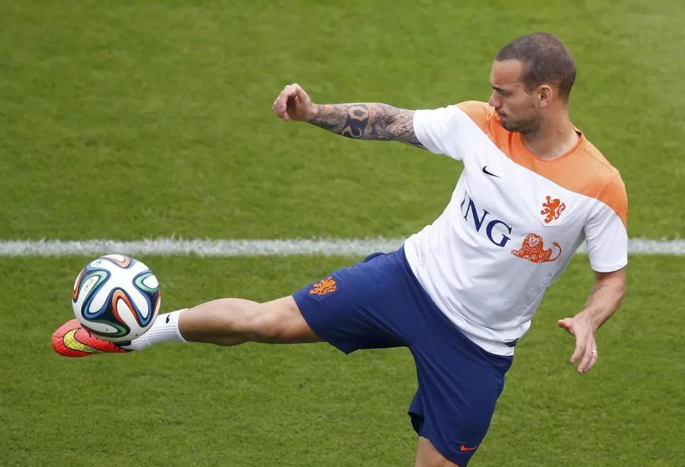 PROHIBIDO RENDIRSE. Wesley Sneijder tuvo que cambiar física y mentalmente para poder estar en el Mundial.
