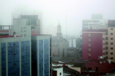 Tucumán fue la postal de una ciudad en brumas