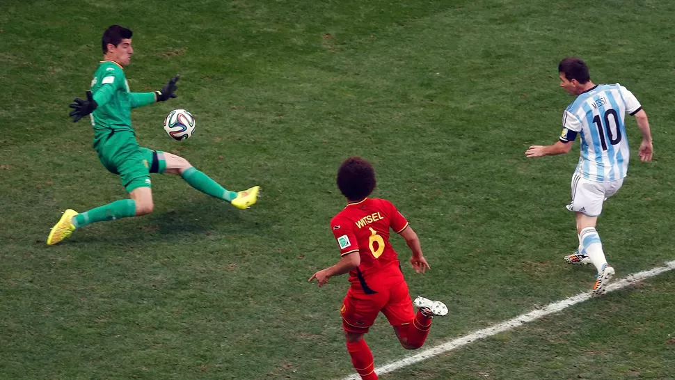 Courtois le clausuró el arco a Messi en el final