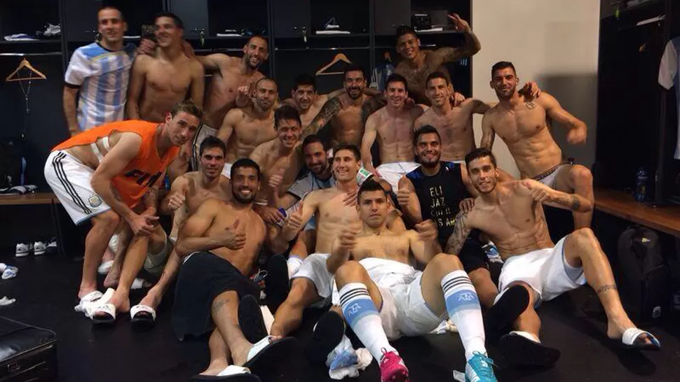 PURA FELICIDAD. El grupo se mostró unido, celebrando la importante victoria. FOTO TOMADA DE TWITTER.COM/MR11OK