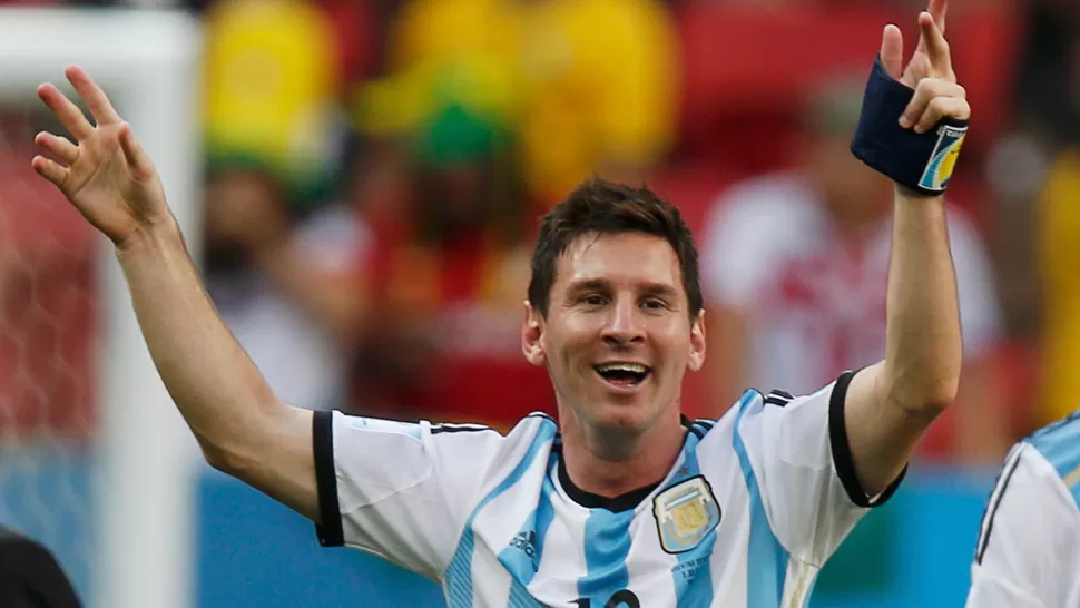 Y DALE ALEGRÍA, ALEGRÍA... Messi afirmó que tuvo que correr más que otros partidos y que terminó agotado. REUTERS