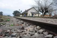 Los trenes siguen pasando por Ranchillos, pero ya no paran en la estación