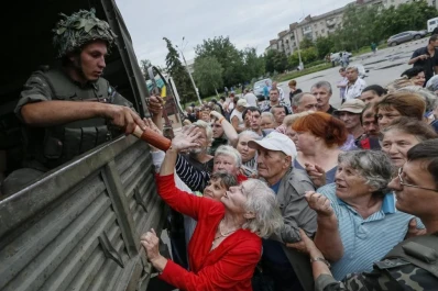 Ucrania recupera dos ciudades y pone en fuga a separatistas