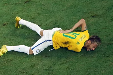 La FIFA anunció que no sancionará a Zúñiga por lesionar a Neymar