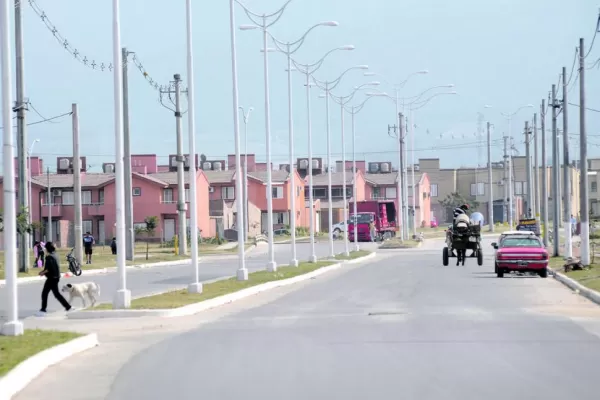 Pocos infractores perderían las casas que no habitan en Lomas de Tafí