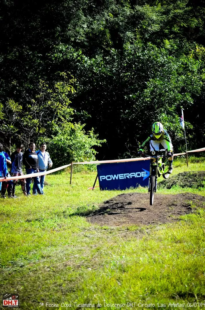 NO SE NOTÓ. Cisneros (h) estaba sin competir, pero no olvidó cómo se gana. 