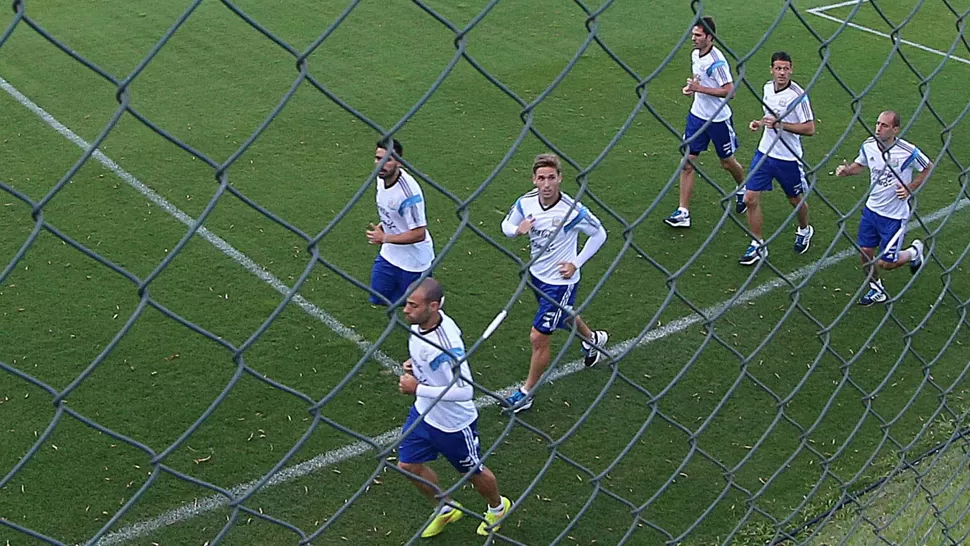 REGENERATIVO. Los jugadores se movieron sin mayores exigencias físicas. TELAM