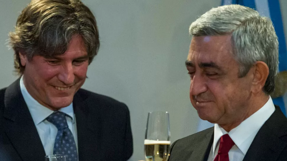 SONRIENTE. Boudou con el presidente de Armenia, Serzh Sargsyas. FOTO TOMADA DE LANACION.COM