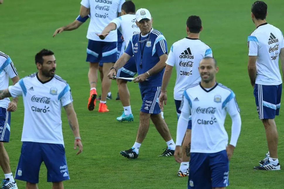 FULL TIME. Sabella trabajó con su equipo tras un buen duelo con Bélgica y piensa el de Holanda, para que salga igual de bien. télam