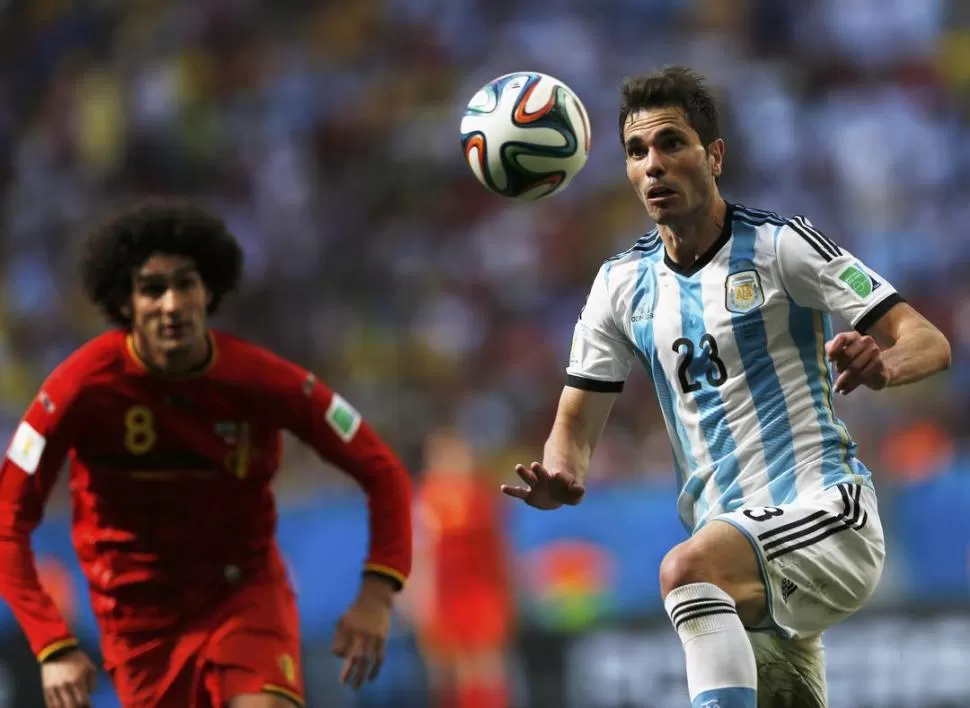 BIEN. Basanta reemplazó a Rojo contra Bélgica y demostró que puede ser opción. 