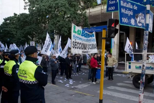 Hoy no habrá atención en los bancos y se realizará una movilización en el centro