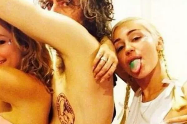 Miley Cyrus fumó marihuana y se tatuó la cara de su perro