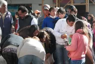 Repartieron sandwiches y bebidas a militantes