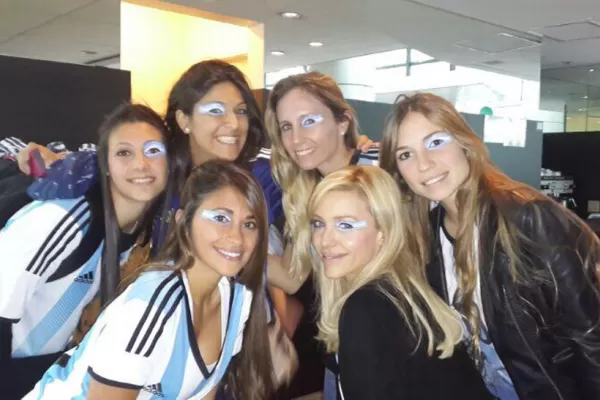 Las esposas de los jugadores alentaron a la Selección desde las tribunas