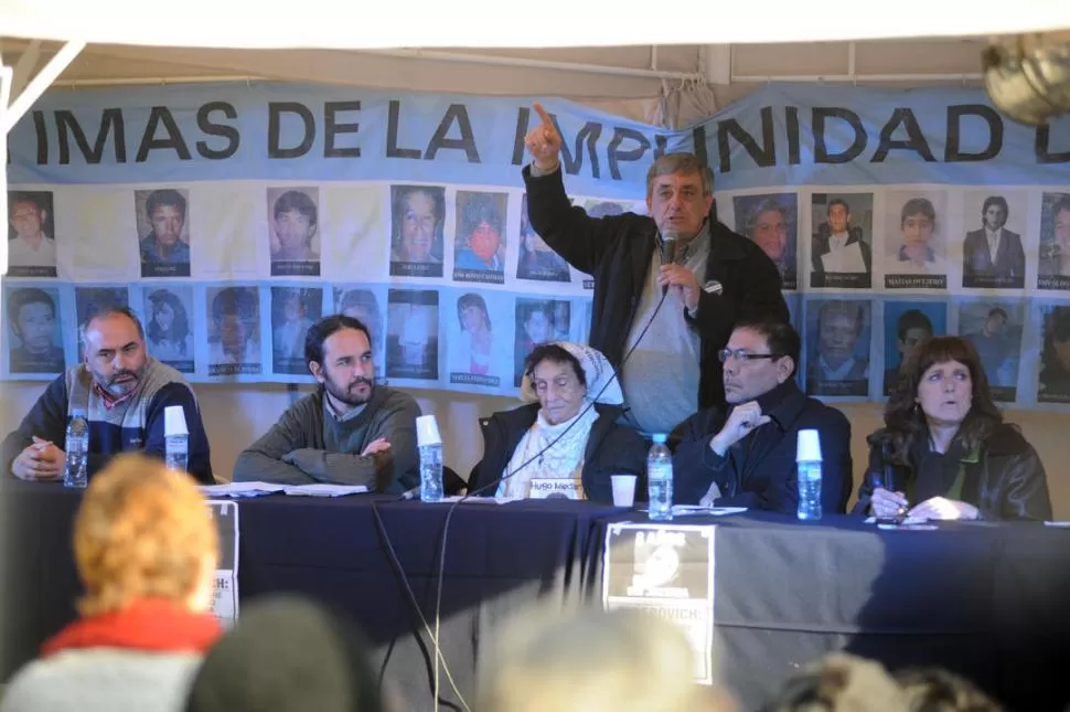 VOTACIÓN. Mientras exponía los casos impunes, Lebbos mocionó que los diputados presentes impulsen la declaración de emergencia en DDHH. la gaceta / foto de diego aráoz