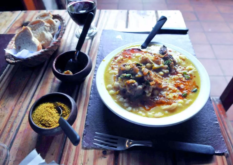 PLACER IRRESISTIBLE. Locro, “freido” y vino: un trío irresistible el 9 de Julio. la gaceta / foto de osvaldo ripoll