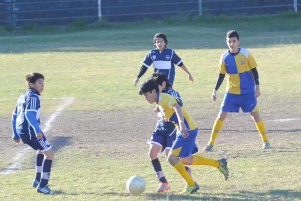 Los chicos patean el tablero
