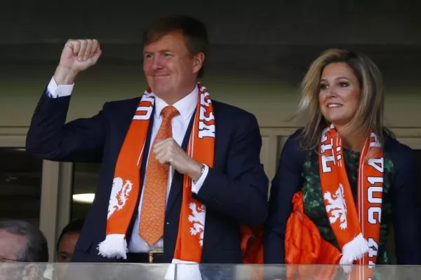 Máxima, mufa para Holanda