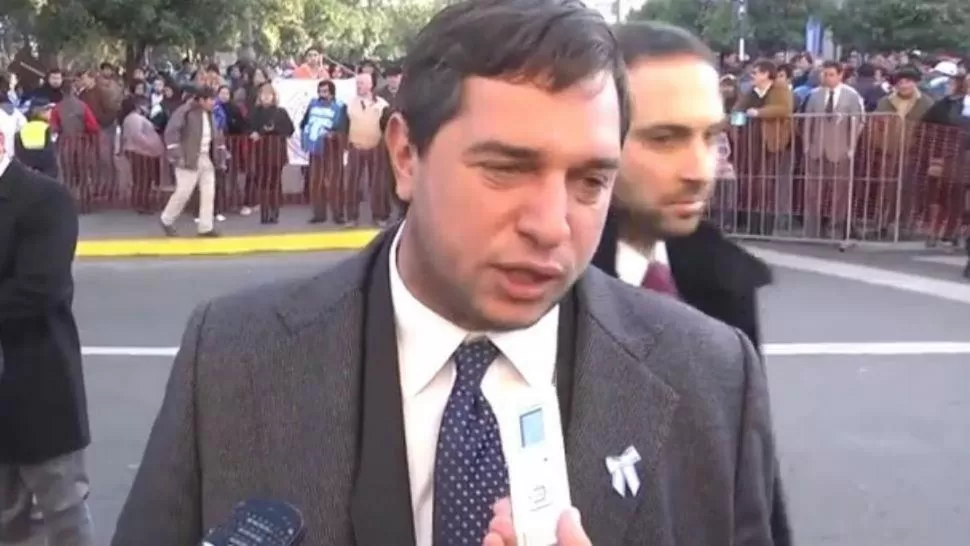 EN LA PLAZA. Gabriel Alperovich participó de los festejos del 9 de Julio. LA GACETA / CAPTURA DE VIDEO / JOSE INESTA