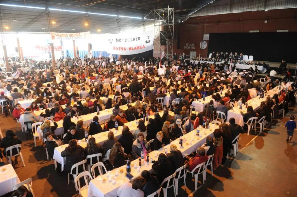 CONVOCATORIA Y CRÍTICAS. El UNEN organizó un locro patrio; los principales dirigentes visitaron LA GACETA. la gaceta / foto de franco vera 