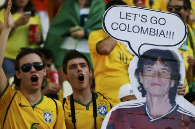 Los brasileños le regalaron una camiseta de Argentina a Mick Jagger
