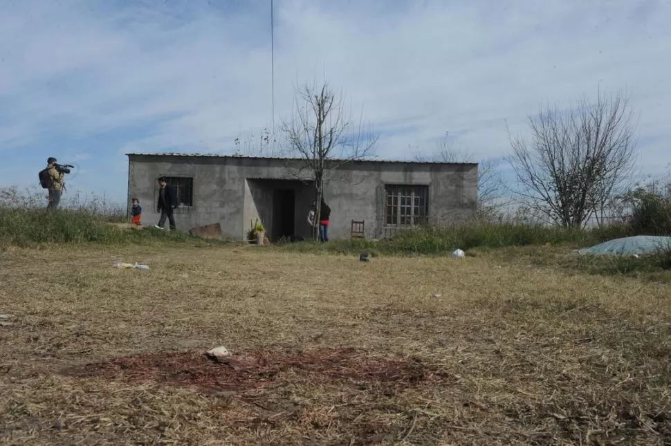 A LA VERA DE LA RUTA 9. Frente a esta casa, donde viven la presunta homicida y su familia, ocurrió el crimen. LA GACETA / FOTO DE Antonio Ferroni