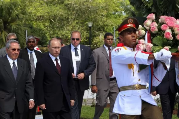 Vladimir Putin inició en Cuba una gira por América Latina