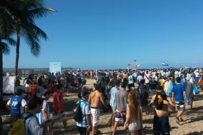 Los argentinos inundaron el fan fest de Copacabana