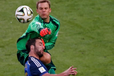 El grosero penal que no cobró el árbitro