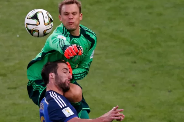 El grosero penal que no cobró el árbitro